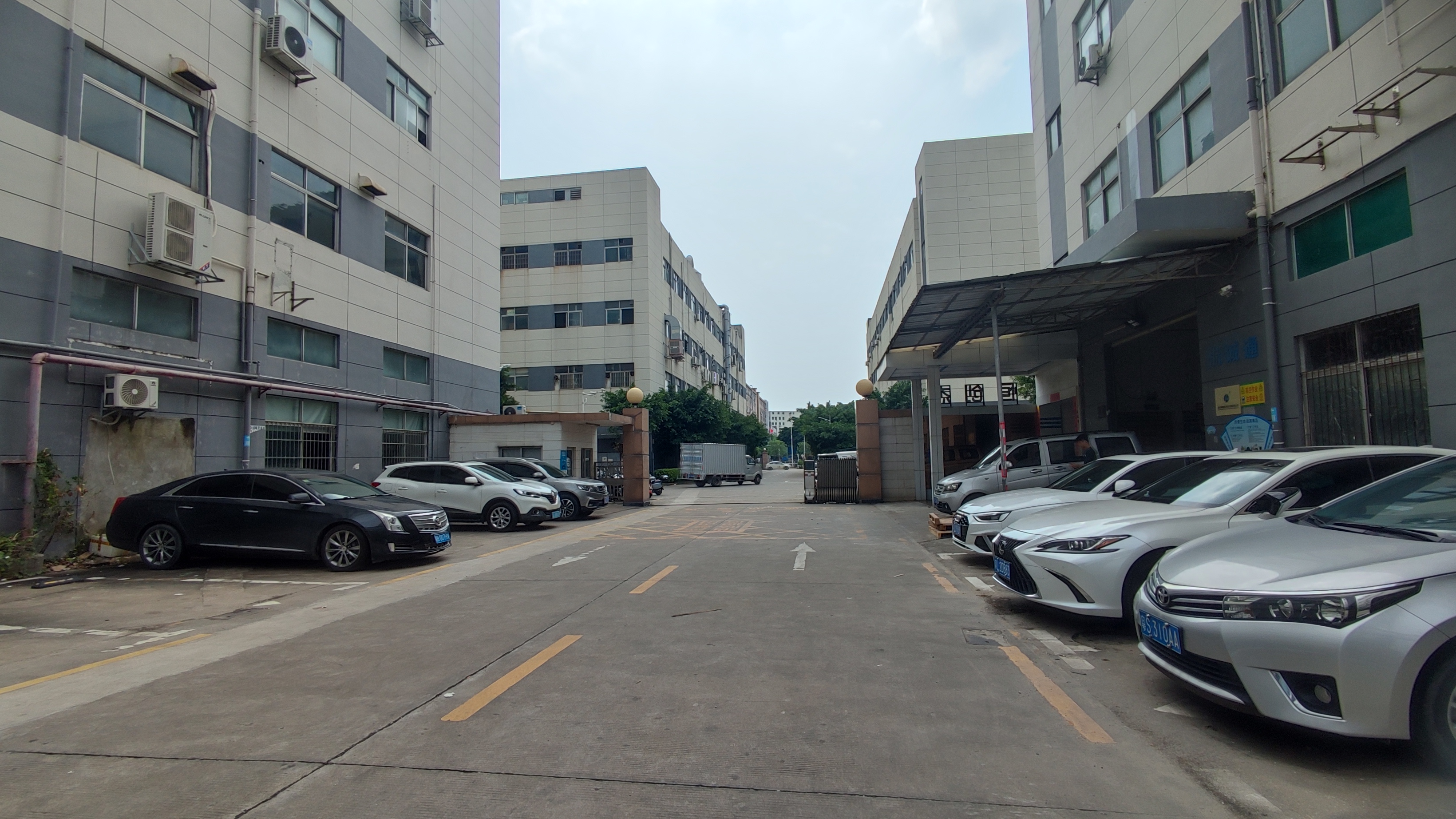 福永新和大型工业园区一楼380平方厂房仓库超大空地低价出租