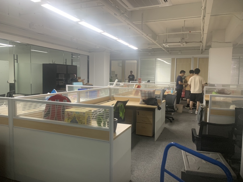 带家具！精装修！近地铁！黄埔科学城350办公室出租，拎包入住1