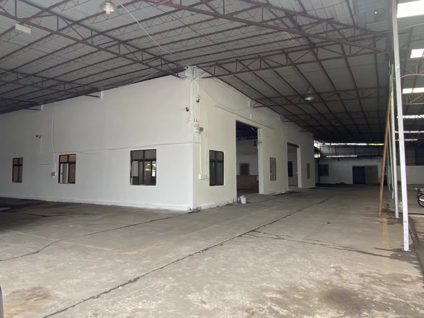 伦教荔村工业区新出独院单一层厂房4100方，可做生产，仓库。