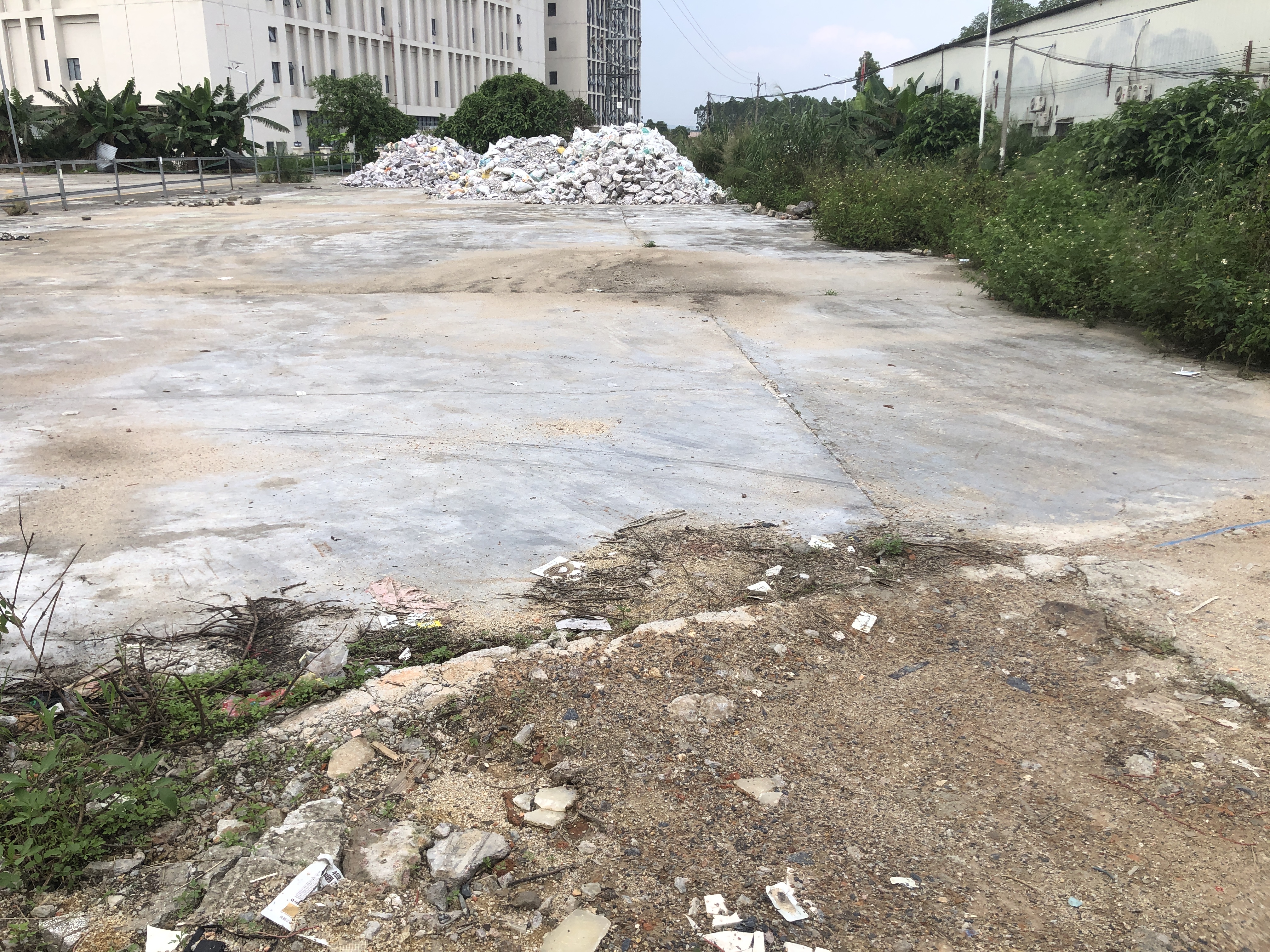 花东镇北兴路边新出1200方硬化空地2