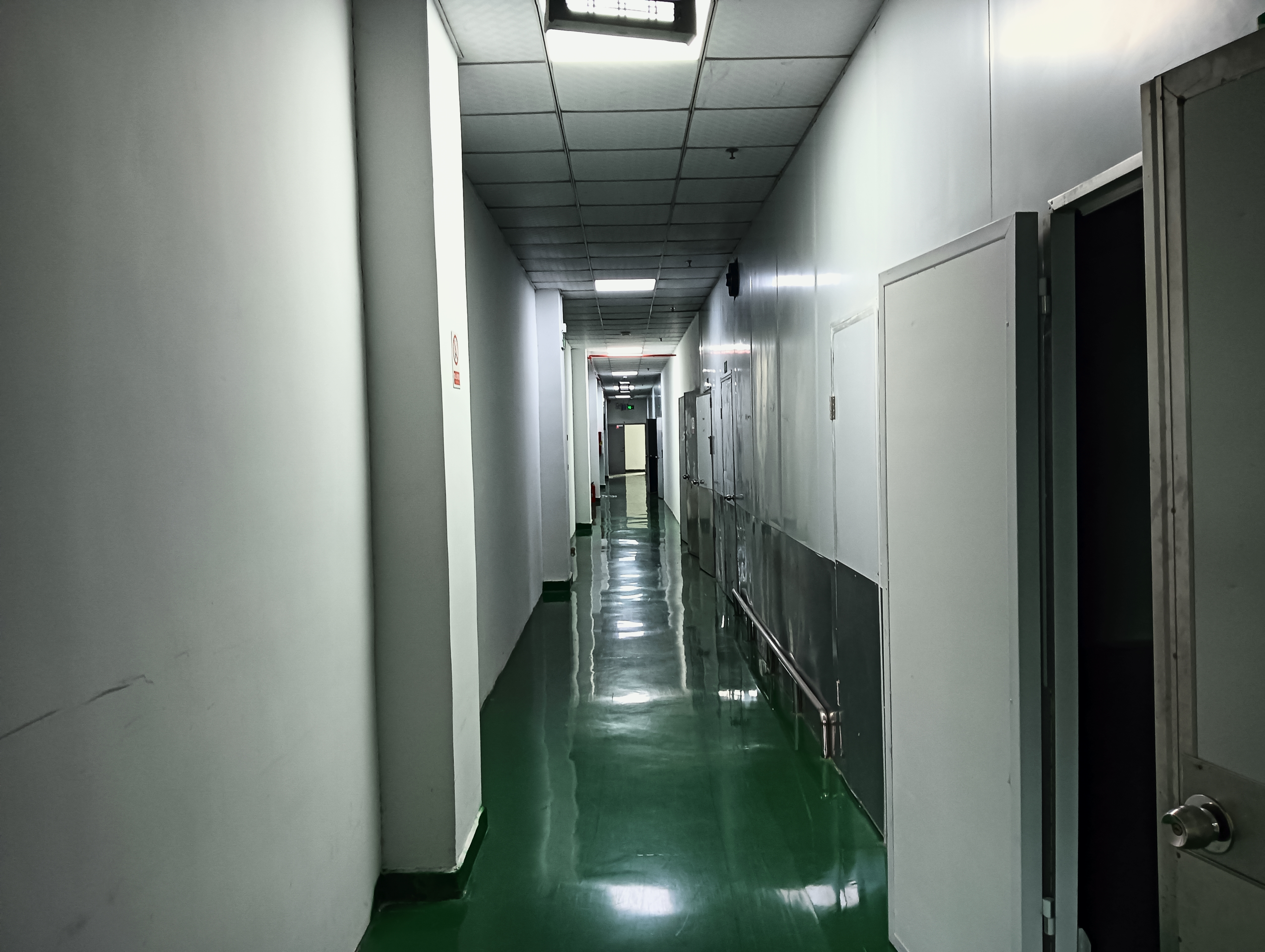 凤岗油甘埔东深二线边，精装修食品无尘车间，标配一部2吨货梯