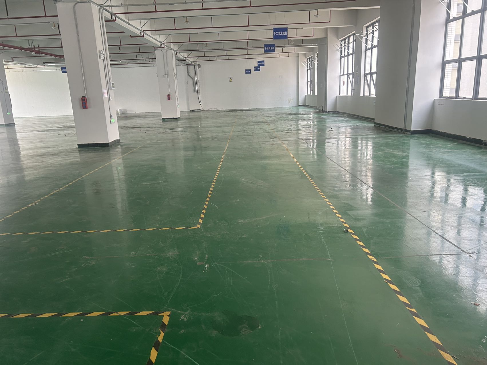 大岭山镇连平村原房东工业园三楼现成装修厂房出租 大岭山镇连平村原房东工业园三楼现成装修厂房出租