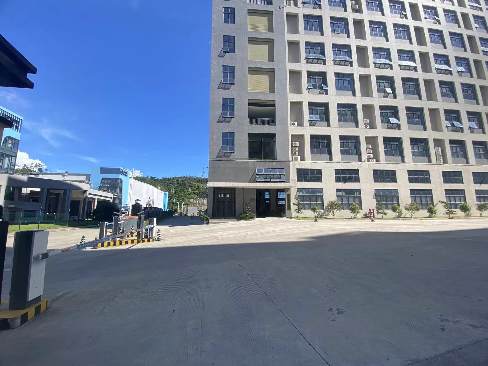 大岭山镇连平村原房东工业园三楼现成装修厂房出租 大岭山镇连平村原房东工业园三楼现成装修厂房出租