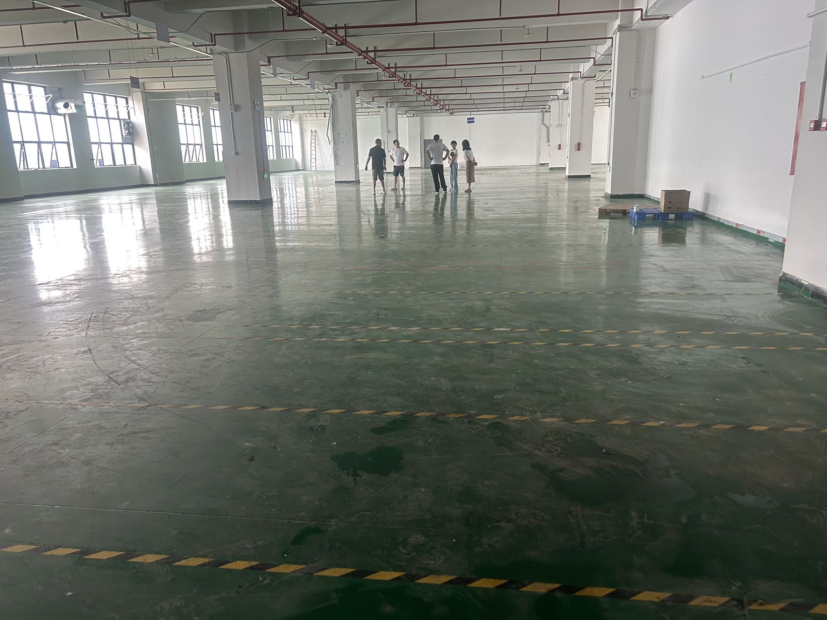 大岭山镇连平村原房东工业园三楼现成装修厂房出租 大岭山镇连平村原房东工业园三楼现成装修厂房出租