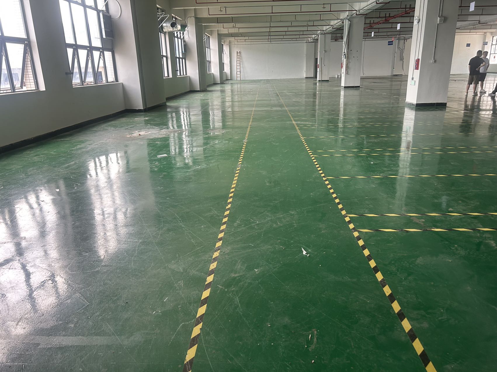 大岭山镇连平村原房东工业园三楼现成装修厂房出租 大岭山镇连平村原房东工业园三楼现成装修厂房出租