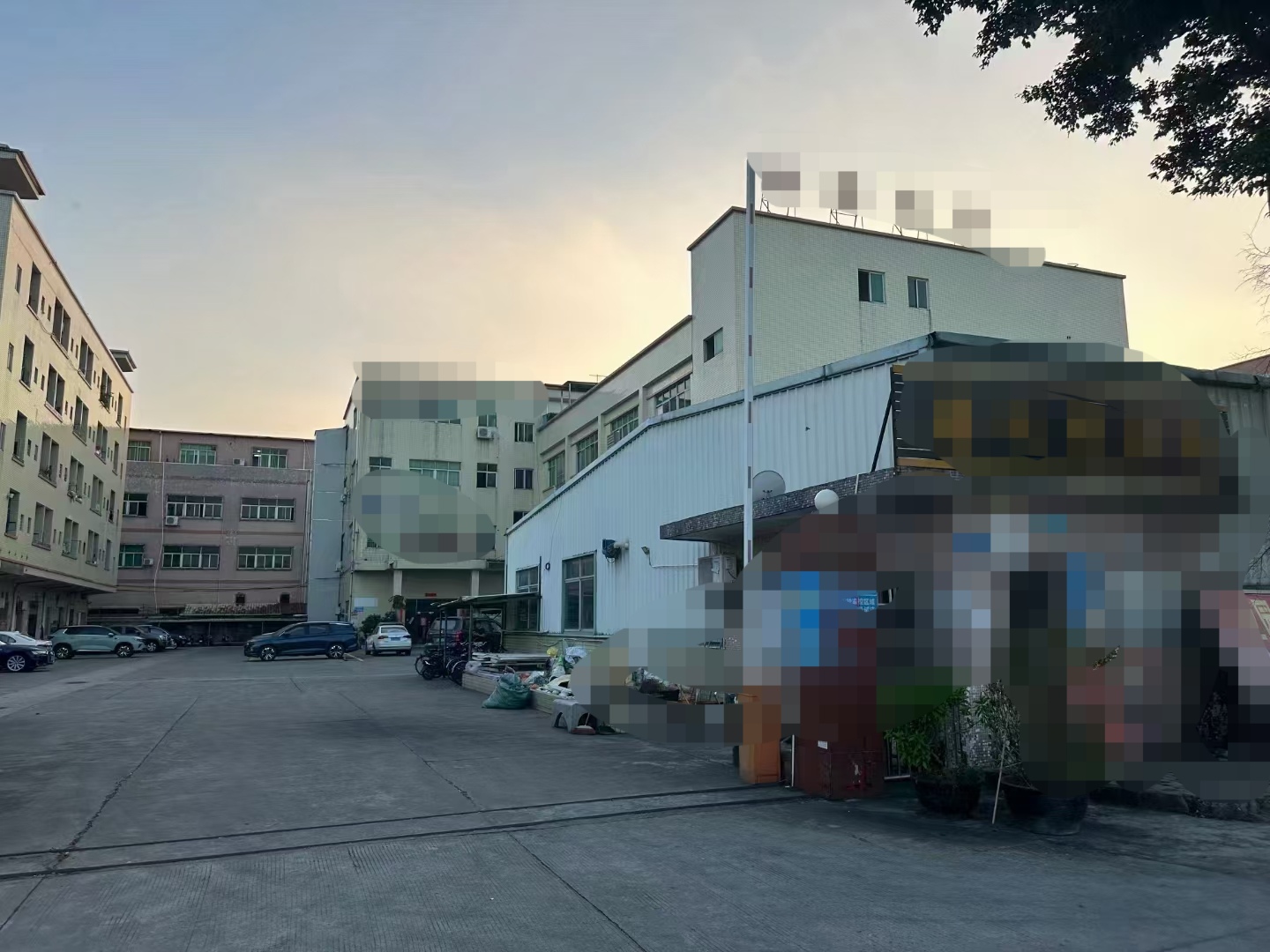 东莞市常平镇工业园内标准厂房三楼整层1800平带办公室