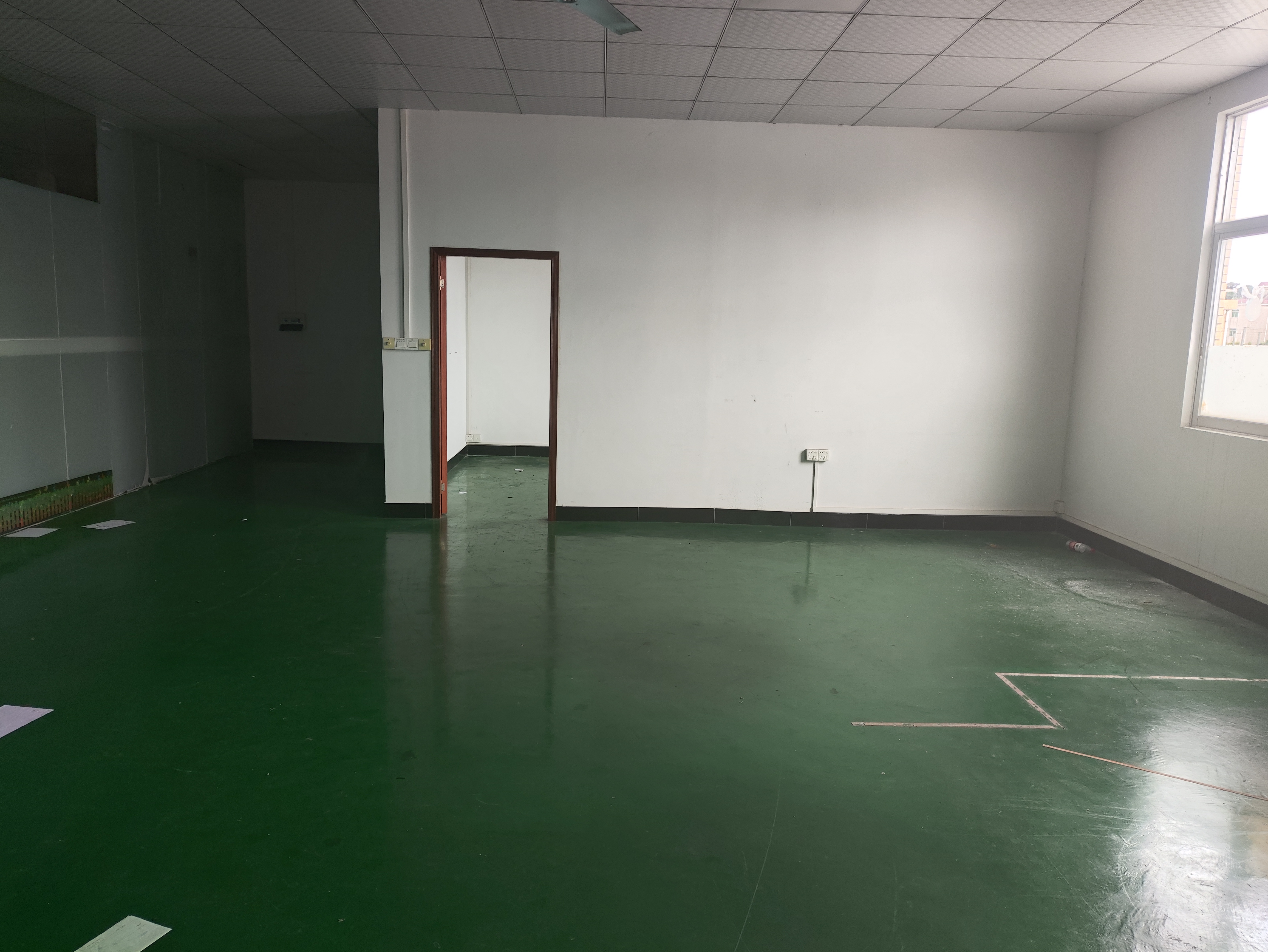 石碣镇水南村工业区简单装修厂房出租
