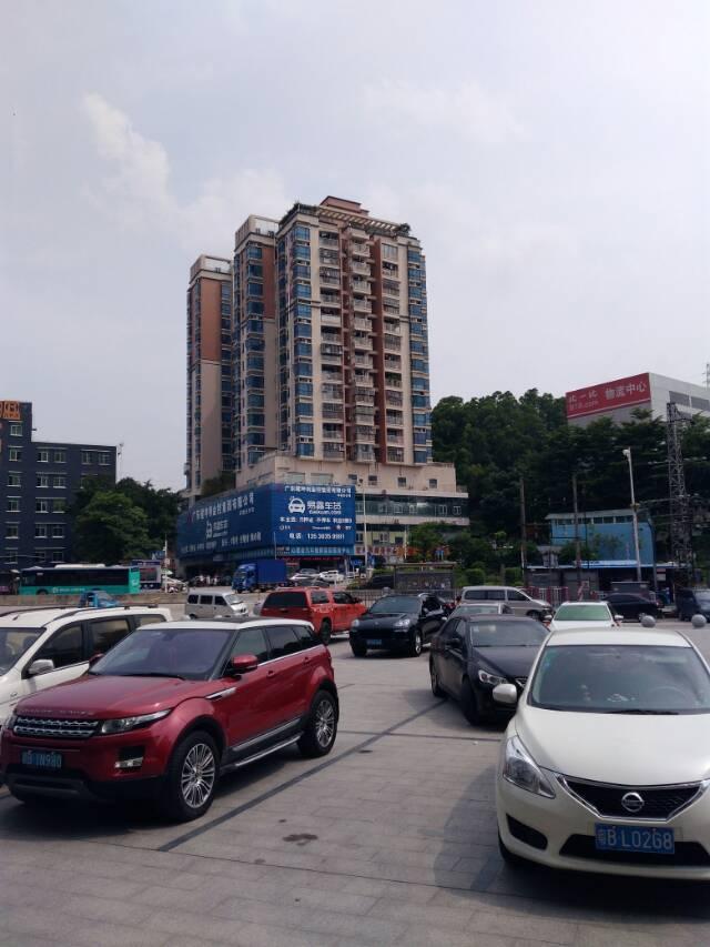 两个整出租,红本,公交站旁