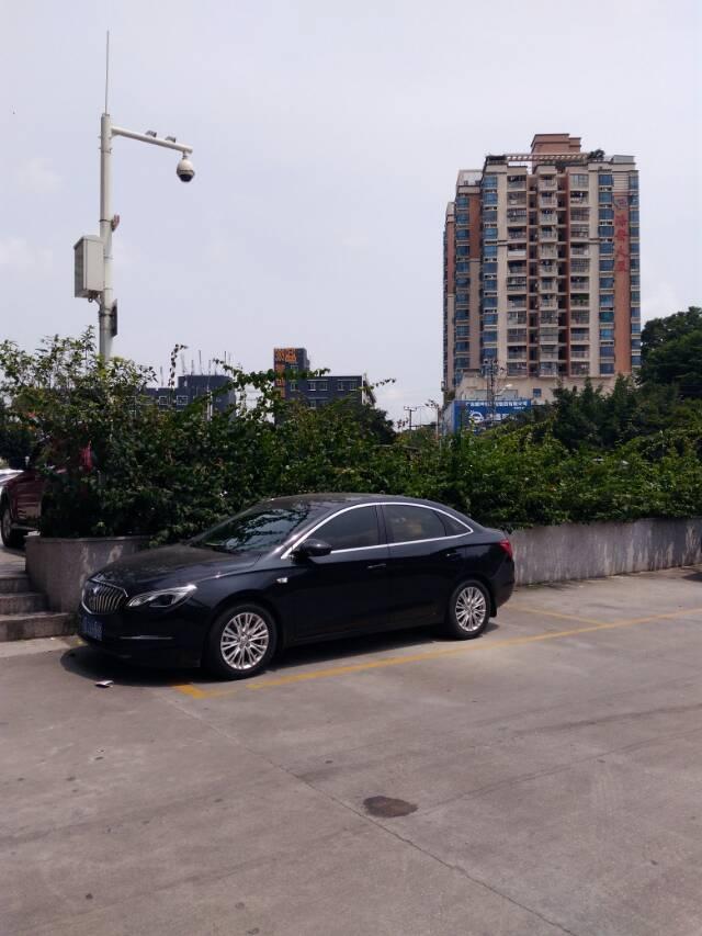两个整出租,红本,公交站旁
