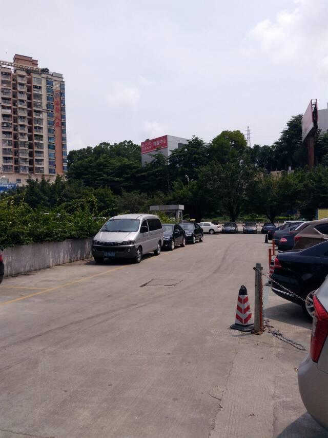 两个整出租,红本,公交站旁