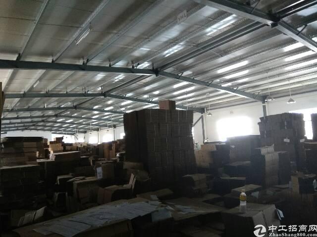 长安镇沿江出口钢结构1100平招租，可做仓库