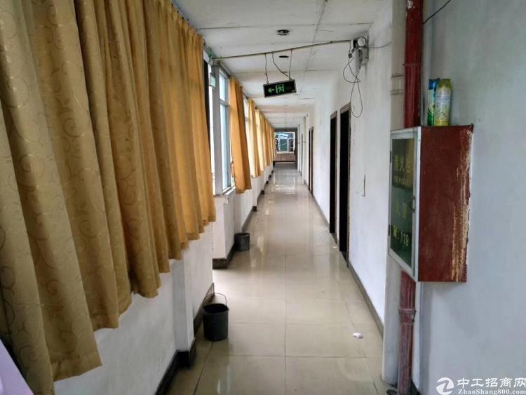 独院4层旅馆超低价出租共52个房间简装 无需转让费 合同最长