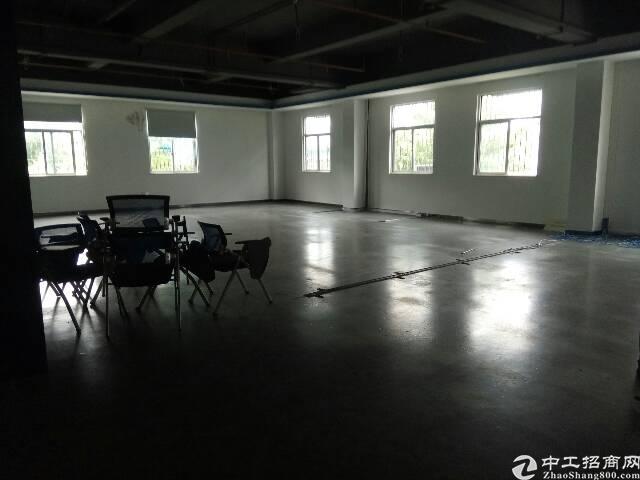 【深圳龙岗写字楼出租】大运地铁站旁豪装办公