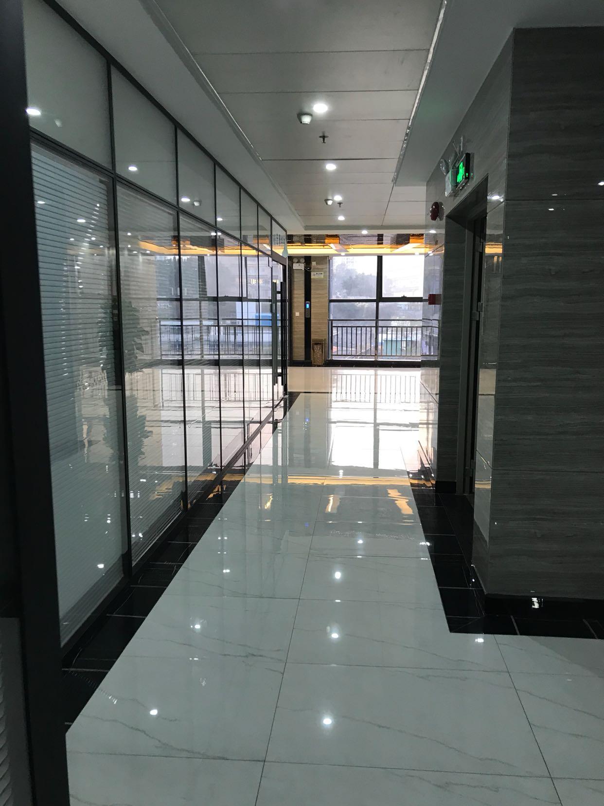 观澜高新创业园办公室出租 配套家具齐全