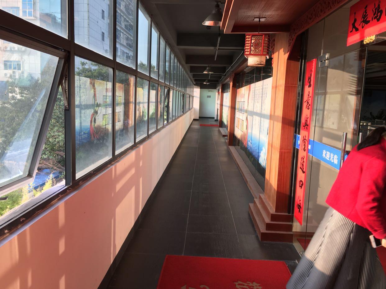 龙华深圳北站地铁口520平带价私办公室出租
