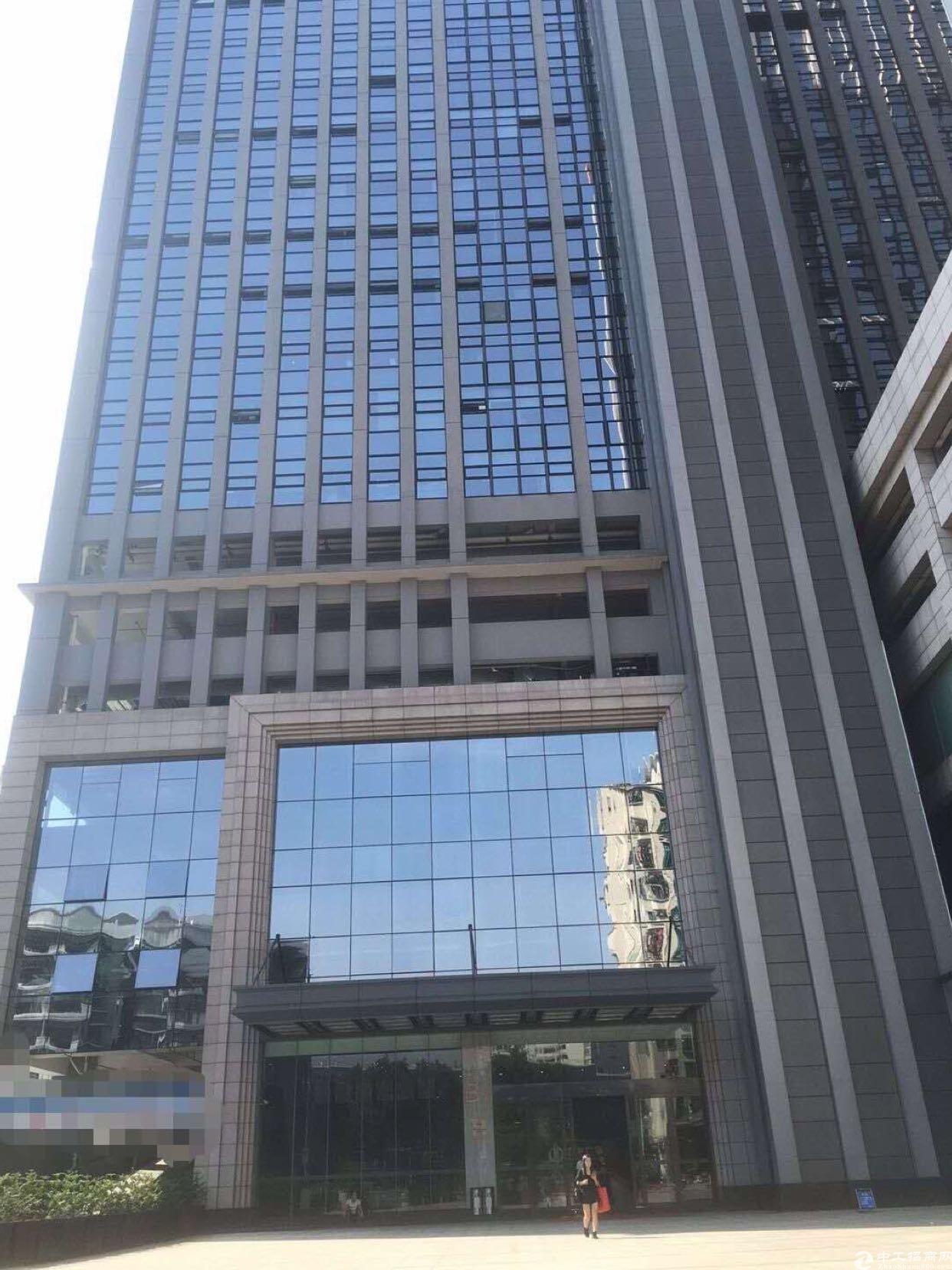 龙华地铁口1500平甲级精装带家私写字楼出租
