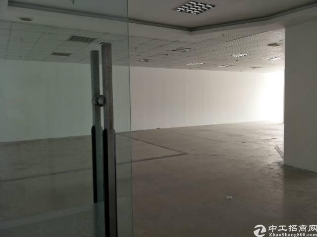 龙胜地铁站B出口旁新出267平方