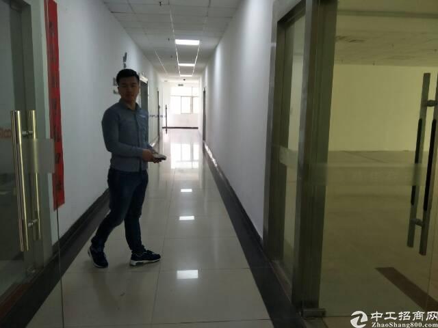 龙胜地铁站B出口旁新出267平方