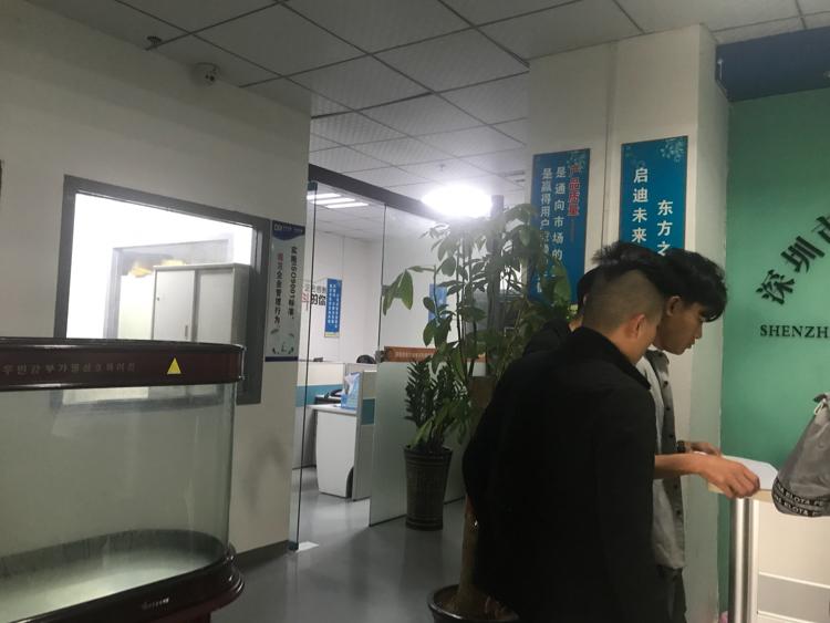 龙华新百丽附近办公楼招租580平,带装修