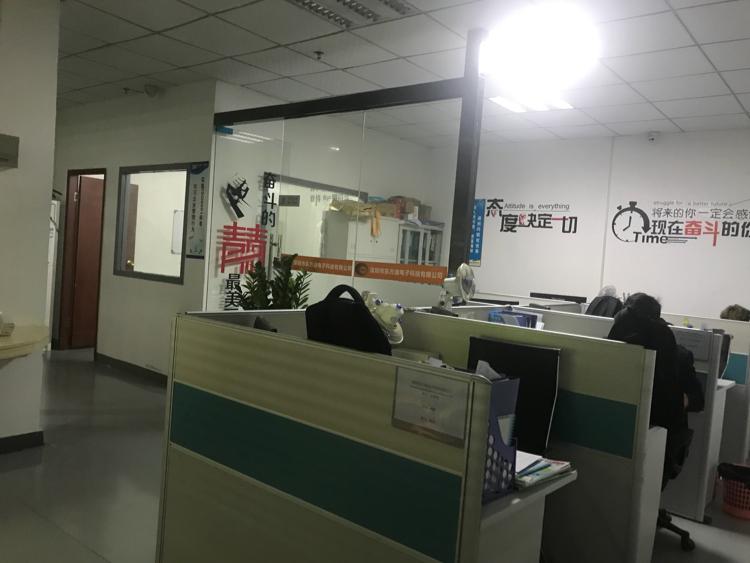 龙华新百丽附近办公楼招租580平,带装修