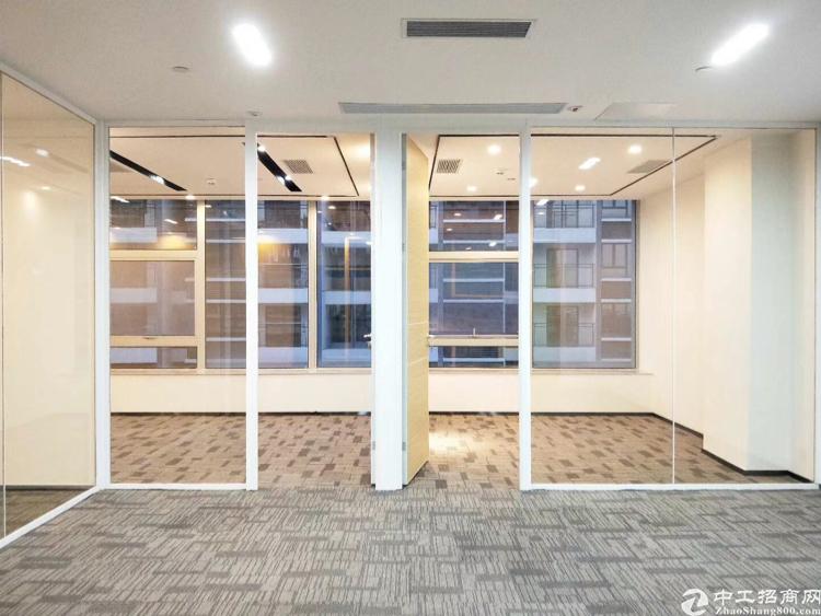 11号线福永地铁口A出口精装写字楼151平