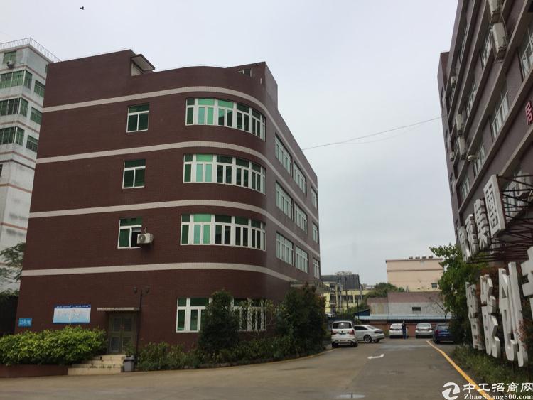 龙华天虹商场附近3楼带精装修写字楼625平方米