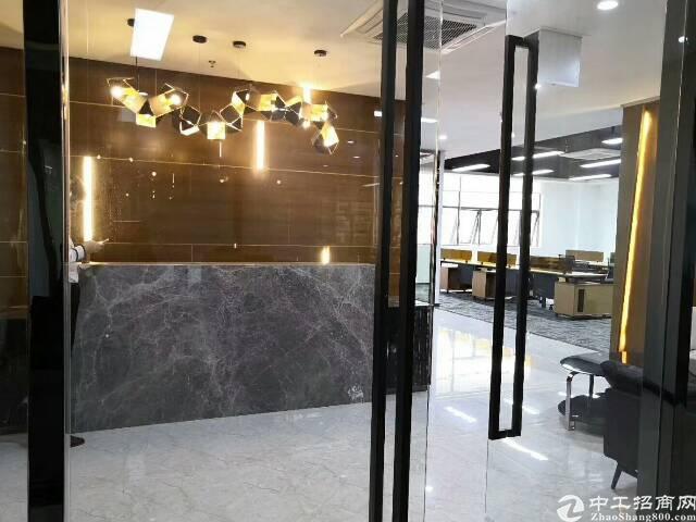 (出租)深大站深港产业园 南向精装340平米 租80元