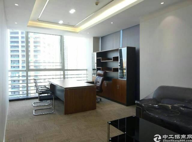 贾级写字楼精装修带家私,朝向南,采光好