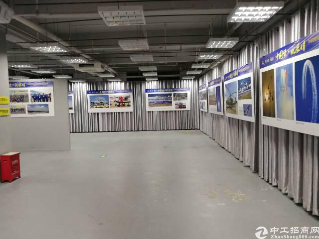 横岗 地铁站一楼1000平方精装修写字楼出租!