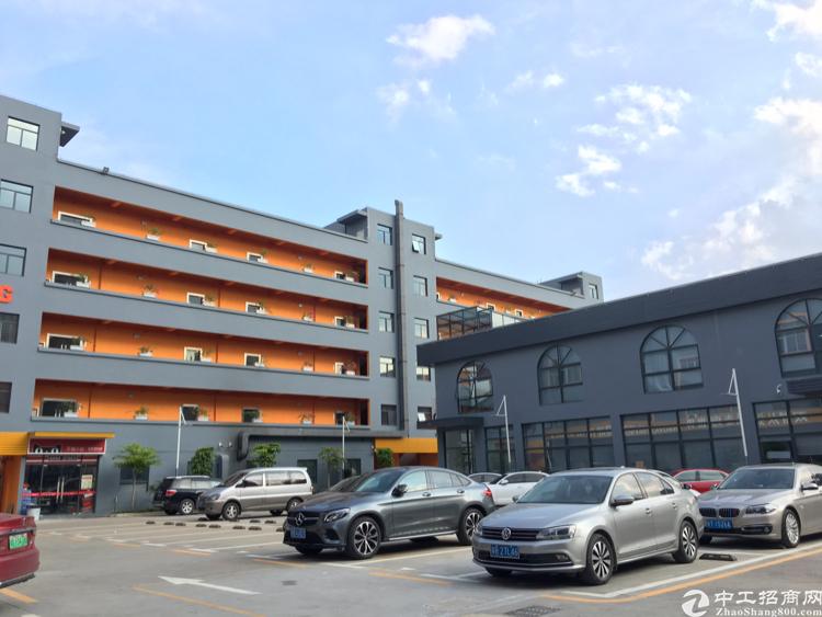 龙城广场地铁站旁高大上创业园2000平出租