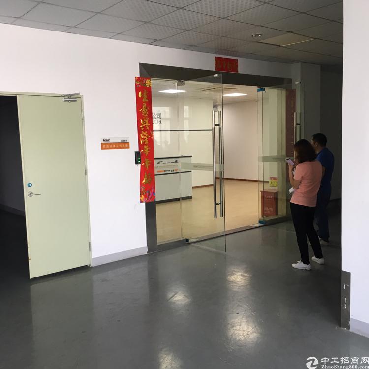 应人石楼上新出700平精装修,拎包办公