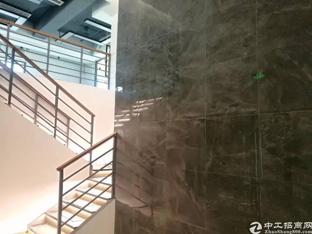 出租)西乡地铁口 满京华SOHO艺峦 双面采光 业主直租