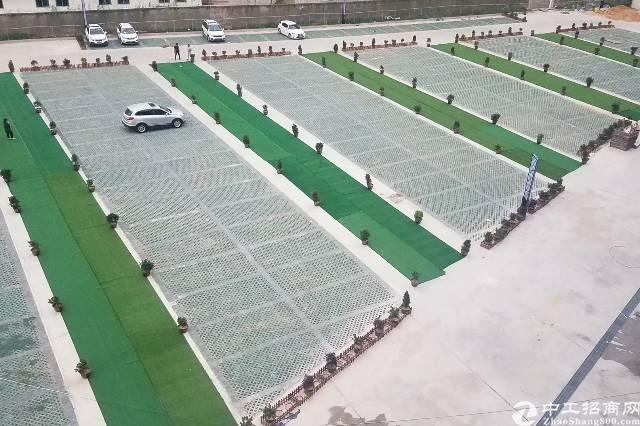 双地铁口附近车位充足,50到500大小格应有全新写字楼招租
