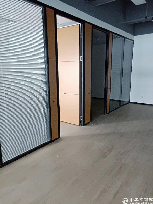 地铁站附近全新写字楼招租形象好车位充足