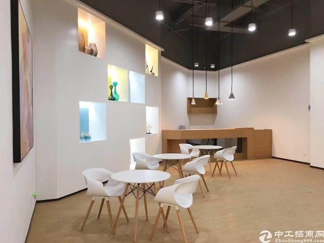 龙华清湖地铁站附近全新豪华装修写字楼招租。