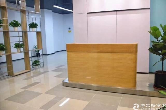 龙华清湖地铁站附近全新豪华装修写字楼招租。