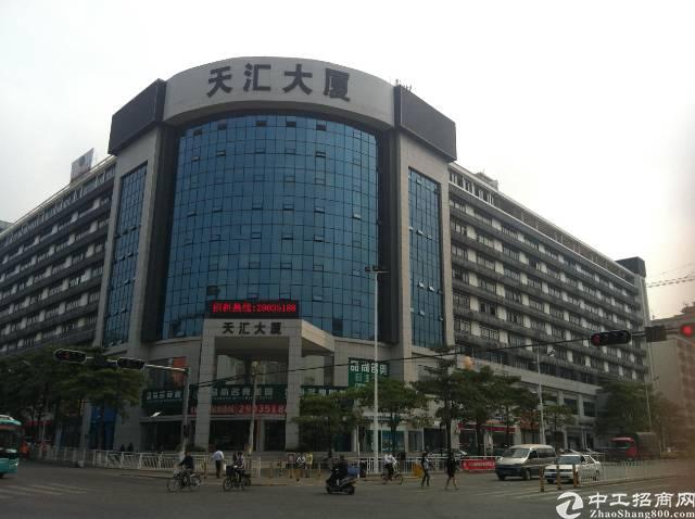龙华区油松东环一路稀缺面积102平带家私空调。