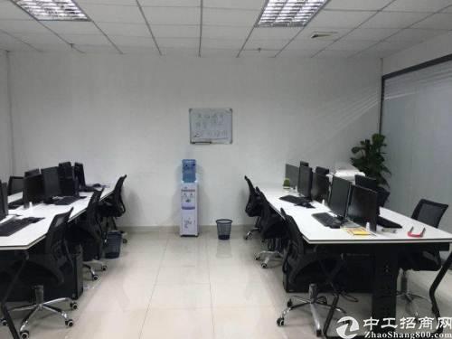 龙华区油松东环一路稀缺面积102平带家私空调。