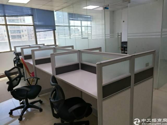 龙华区油松东环一路稀缺面积102平带家私空调。