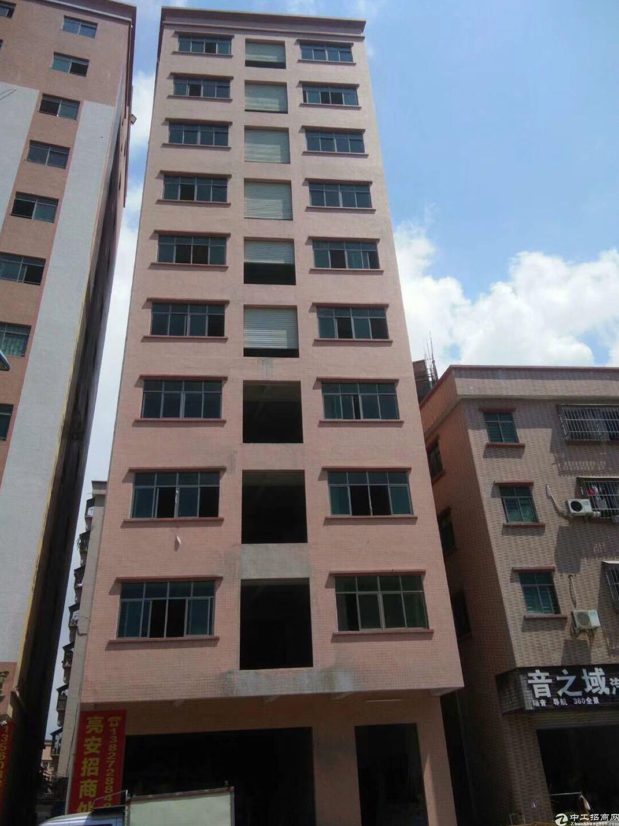 水电齐全 现成办公室装修 交通非常好 好招工 在