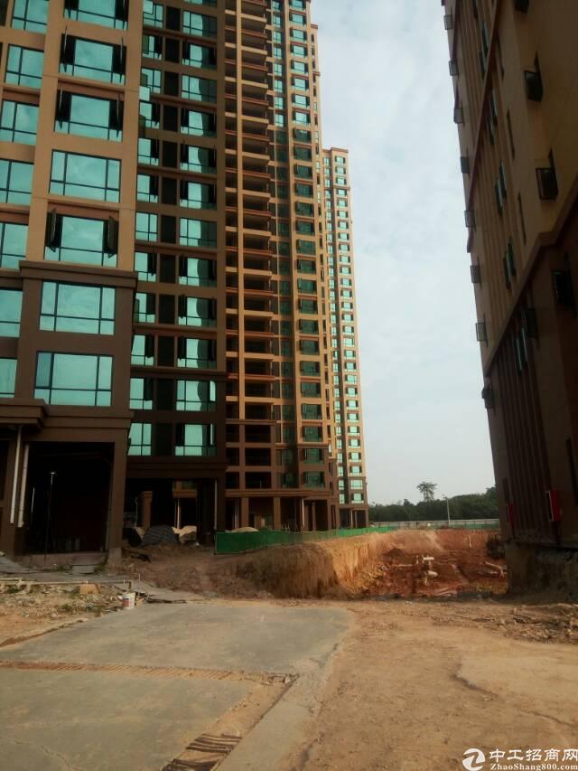 东莞市南城大量写字写字楼带豪华装修可租可售大量停车位免费用。