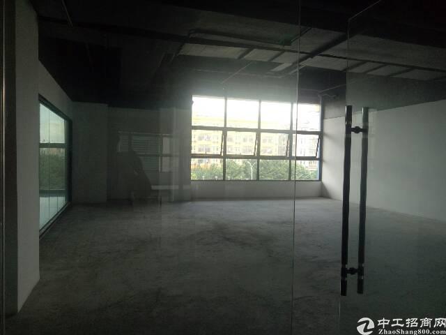 福永107国道靠机场精装写字楼特价出租,面积大小可分