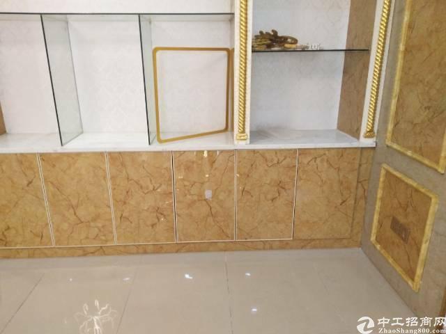 出租福永桥头地铁站豪华装修写字楼