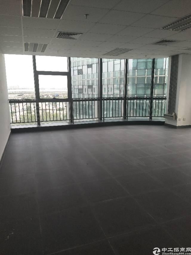 出租福永西乡T3机场简装写字楼停车位充足