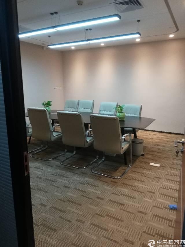 宝中甲级写字楼735㎡