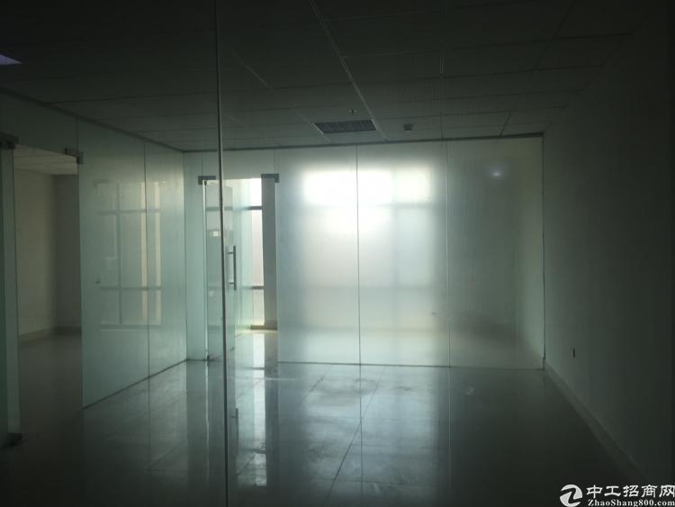 福永桥头东海百货楼上精装带隔间98平 面积实在