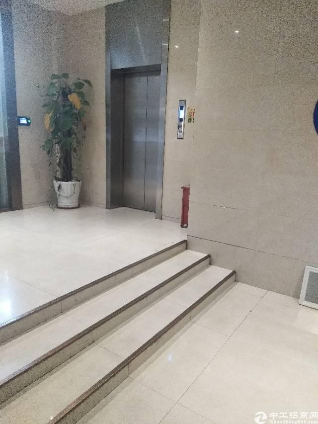 出租福永立新湖畔500平精装写字楼