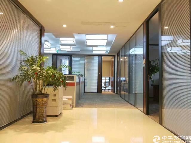 5号宝华地铁口A2出口685招租