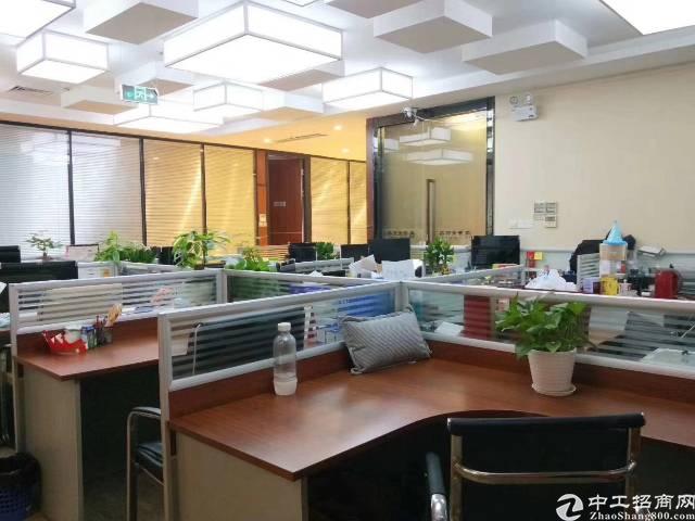 5号宝华地铁口A2出口685招租