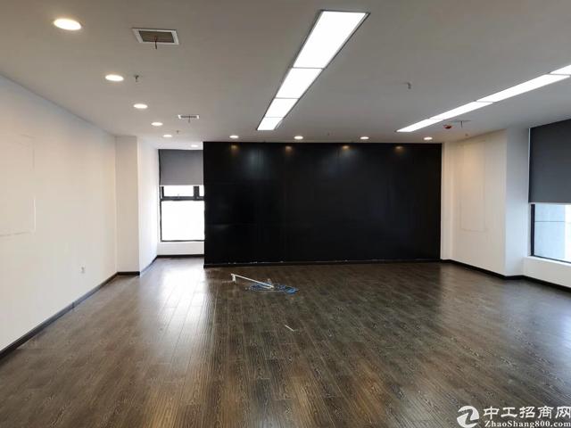 地鉄口财富大厦，方正实用豪装，电梯口位置，看江景5